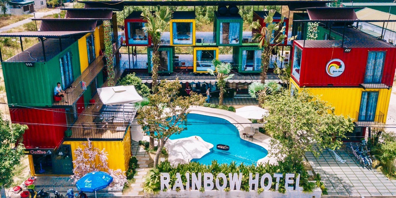 Review Rainbow Hotel Cửa Lò – Kiến trúc “nhà containers” công nghiệp